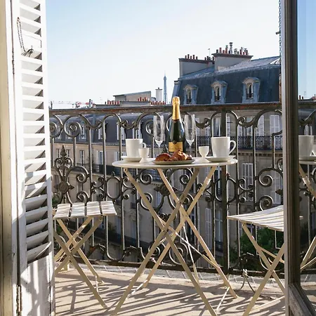 Typical Haussmannien With Eiffel Tower View - Bm68