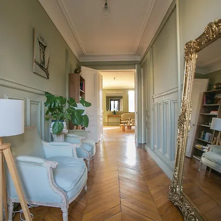 Typical Haussmannien With Eiffel Tower View - Bm68 파리