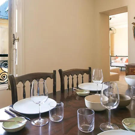 Typical Haussmannien With Eiffel Tower View - Bm68 아파트 *