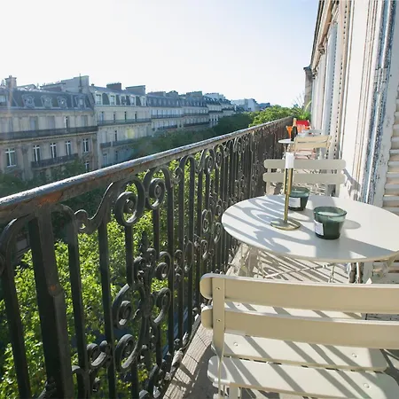 Typical Haussmannien With Eiffel Tower View - Bm68 파리