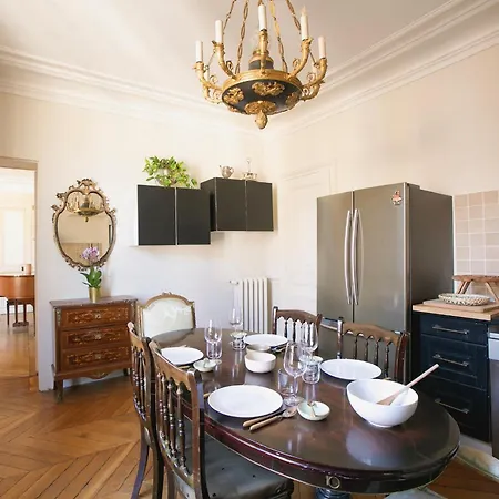 Typical Haussmannien With Eiffel Tower View - Bm68 아파트 *