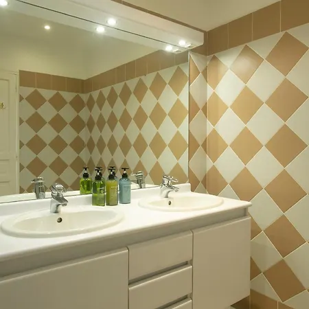 Typical Haussmannien With Eiffel Tower View - Bm68 Appartamento *