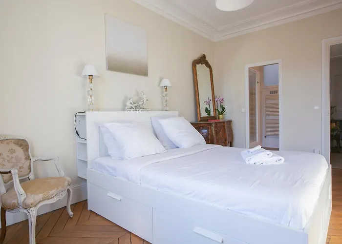 Typical Haussmannien With Eiffel Tower View - Bm68 Appartamento Parigi