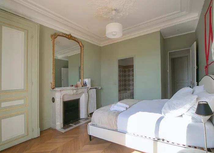 Typical Haussmannien With Eiffel Tower View - Bm68 Apartment Paris